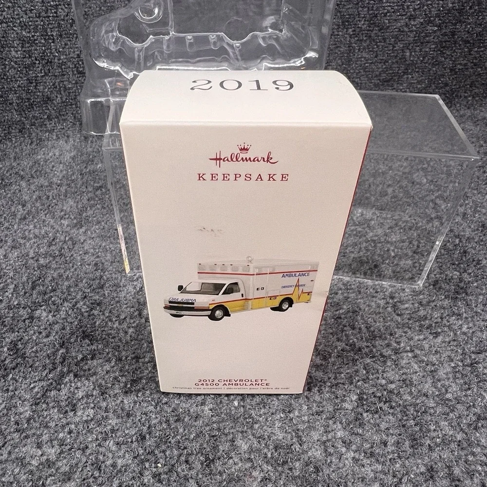 2019 Hallmark 2012 Chevrolet G4500 Ambulance EMS Paramedic Keepsake Ornament New